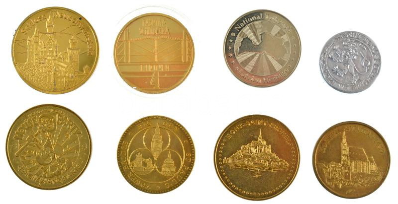 9xklf külföldi fém turista emlékérem, közte 'London Big Eye' és 'Disneyland, Párizs' T:1-,2 9xdiff foreign metal tourist medallions, within 'London Big Eye' & 'Disneyland, Paris' C:AU,XF