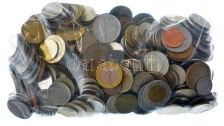 Vegyes, főleg külföldi érmetétel mintegy ~2kg súlyban, közte egzotikus országok T:vegyes Mixed, mostly foreign coin lot, within egzotic countries (~2kg) C:mixed