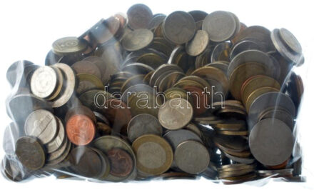 Vegyes, főleg külföldi érmetétel mintegy ~2kg súlyban, közte egzotikus országok T:vegyes Mixed, mostly foreign coin lot, within egzotic countries (~2kg) C:mixed