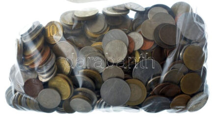 Vegyes, főleg külföldi érmetétel mintegy ~2kg súlyban, közte egzotikus országok T:vegyes Mixed, mostly foreign coin lot, within egzotic countries (~2kg) C:mixed