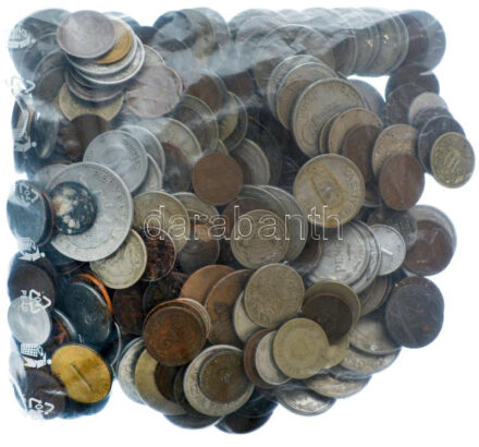 Vegyes, magyar és külföldi érmetétel mintegy ~1kg súlyban, főleg 1950 előtti darabokkal T:vegyes Mixed, Hungarian and foreign coin lot (~1kg) within many coins before 1950 C:mixed