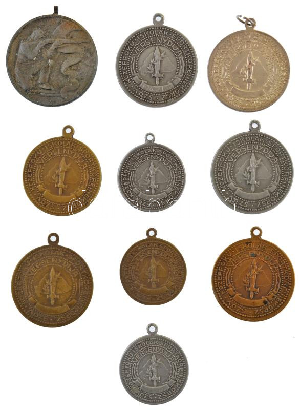 ~1920-1930. 'DULCE ET DECORUM EST PRO PATRIA MORI (Édes és dicső dolog a hazáért feláldozni az életet) / A Budapesti Középiskolai Athletikai Club Versenydíja' 9xlkf ezüstözött bronz, bronz és Al kétoldalas díjérmek (30mm-36mm) +