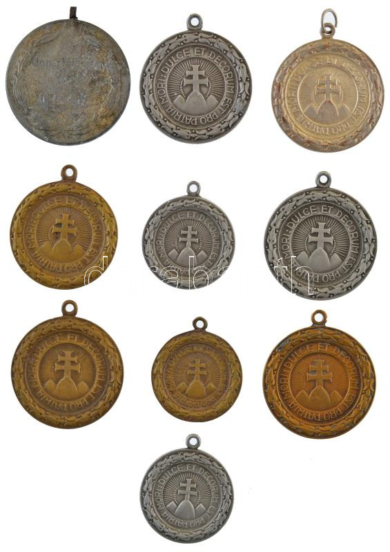 ~1920-1930. 'DULCE ET DECORUM EST PRO PATRIA MORI (Édes és dicső dolog a hazáért feláldozni az életet) / A Budapesti Középiskolai Athletikai Club Versenydíja' 9xlkf ezüstözött bronz, bronz és Al kétoldalas díjérmek (30mm-36mm) + - Image 2