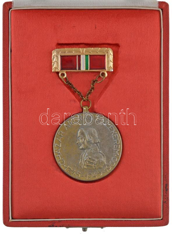 1960. 'Cházár András Emlékérem 1745-1945-1960 / Siketek és Nagyothallók Országos Szövetsége' aranyozott fém kitüntetés mellszalagon, tokban (40mm) T:2 kopott aranyozás, patina