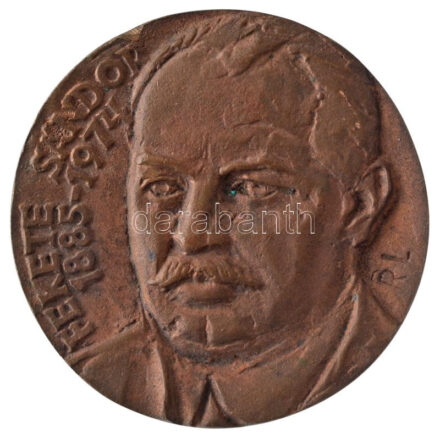 Rajki László (1939-) ~1974. 'Fekete Sándor 1885-1974' egyoldalas bronz emlékérem (68mm) T:1-