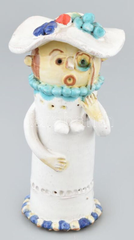 Csavlek Etelka (1947-): Lány. Festett, mázas kerámia, jelzett, hibátlan. m: 15 cm