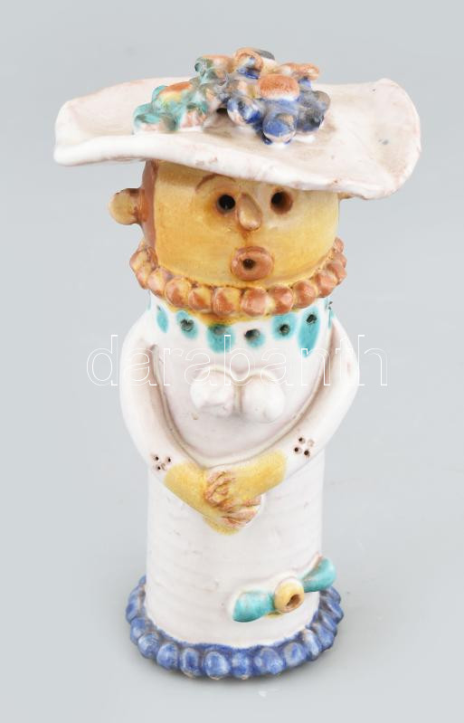 Csavlek Etelka (1947-): Lány. Festett, mázas kerámia, jelzett, hibátlan. m: 15 cm