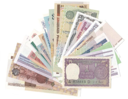 21 darabos külföldi bankjegy tétel, nagyrészt a volt szovjet tagköztársaságokból T:I- közte sarokhajlás 21 pieces foreign banknote lot, mainly from ex soviet member republic C:AU include folded corner