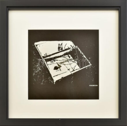 Halász Károly (1946-2016): Kassák - Documenta. Ofszet, papír, jelzett a nyomaton. Üvegezett fakeretben. 22x22 cm