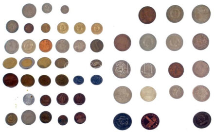 53 darabos vegyes főleg külföldi érmetétel berakóban, vegyes tartásban