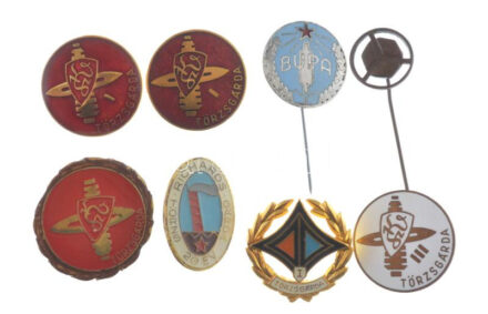 1960-1975. 2xklf 'Kenderfonó és Szövőipari Vállalat, Szeged Törzsgárda' I. fokozat festett és zománcozott tombak jelvény (24mm) + 'Kenderfonó és Szövőipari Vállalat, Szeged Törzsgárda' III. fokozat zománcozott tombak jelvény