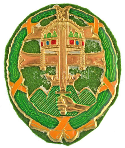 DN 'Csapattiszti kitűző (gyalogság)' modern, műgyantás fém jelvény zöld színű szöveten (50x41mm) T:1-,2 elfolyt ragasztó