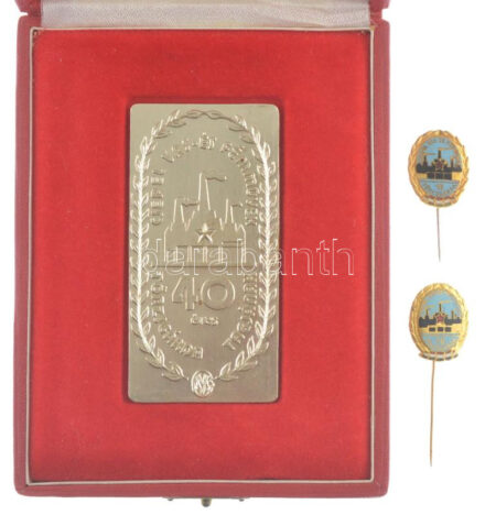 ~1985. 'Csepel Vas- és Fémművek törzsgárda 10 év' aranyozott, zománcozott jelvény hátoldalán '1350' szériaszámmal (24x19mm) + 'Csepel Vas- és Fémművek törzsgárda 15 év' aranyozott, zománcozott jelvény hátoldalán '2361'