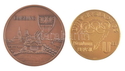 Brazília 1963. 'Universiade 63 - Porto Alegre, Brazília / Tisztelettel Brazília kormányától, az Universiade alkalmából' kétoldalas aranyozott díjérem 'Vianna' gyártói jelzéssel, kapszulában (50mm) + 1989. 'Universiade - Duisburg 1989