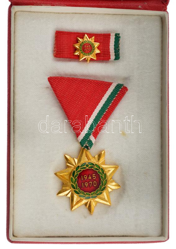 1970. 'Felszabadulási Jubileumi Emlékérem' aranyozott, zománcozott bronz kitüntetés mellszalagon, miniatűrrel, szalagsávval, eredeti tokban T:1 NMK 712.