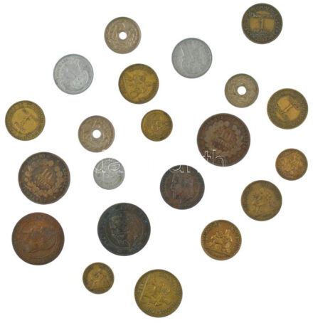 Franciaország 1863-1943. 15db-os (14xklf) érmetétel, közte 1863BB 10c bronz 'III. Napóleon' + 1864A 5c bronz 'III. Napóleon' + 1870A 10c bronz + 1898A 10c bronz T:2-3 France 1863-1943. 15pcs (14xdiff) coin lot, within 1863BB 10 Centimes
