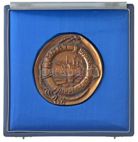 DN Magyar Hajózási Részvénytársaság 'MHRT Hűségért Munkáért' bronz emlékplakett, eredeti tokban (~94-101mm) T:1-