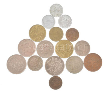 Csehszlovákia 1946-1991. 10h-10K (16db), közte 1946. 1K Cu-Ni (2db) + 1948. 20h sárgaréz (2db) + 1951. 50h Al (2db) + 1965-1966. 3K Cu-Ni (2xklf) + 1991. 10K Ni-sárgaréz 'Milan Rastislav Štefaník' + Csehország 2000. 10K acél 'Millennium'