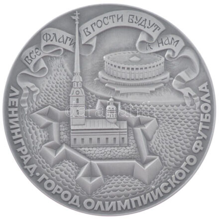 Szovjetúnió 1980. 'Leningrád a labdarúgás olimpiai városa / Üdvözlet XXII olimpia - Moszkva, Tallinn, Kijev, Leningrád, Minszk' kétoldalas ezüstpatinázott bronz emlékérem eredeti tokban (65mm) T:1 Soviet Union 1980. 'Leningrad,