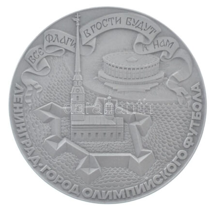 Szovjetúnió 1980. 'Leningrád a labdarúgás olimpiai városa / Üdvözlet XXII olimpia - Moszkva, Tallinn, Kijev, Leningrád, Minszk' kétoldalas ezüstpatinázott bronz emlékérem eredeti tokban (65mm) T:1 Soviet Union 1980. 'Leningrad,