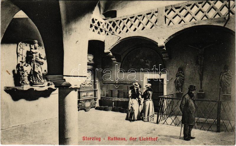 Vipiteno, Sterzing (Südtirol); Rathaus, der Lichthof / town hall, courtyard