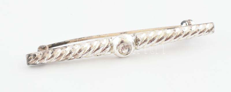 Ezüst (Ag) bross, kővel, jelzett, h: 5,5 cm, bruttó: 3,5g