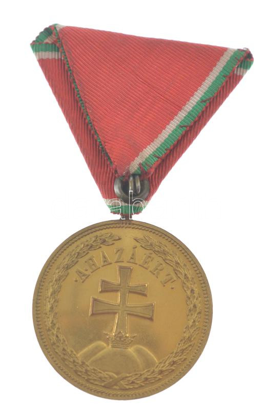 1922. 'Magyar Bronz Érdemérem' aranyozott bronz kitüntetés, fémjellel, hadiszalagon T:1- Hungary 1922. 'Hungarian Bronze Merit Medal' gold plated bronze decoration with hallmark and ribbon C:AU NMK 392. - Image 2