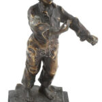 Oskar Hertel: Figura. Bronz, kőtalapzaton, kopott, hiányos, jelzett, 1900 körül, m: 28,5 cm