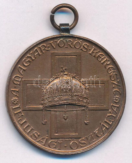 Berán Nándor (1889-1965) 1935. 'Magyar Vöröskereszt Ifjúsági Osztálya' bronz kitüntetés, mellszalag nélkül 'A MAGYAR VÖRÖS KERESZT IFJÚSÁGI OSZTÁLYA / MACTE NOVA VIRTUTE PUER!' (31mm) T:1-,2 patina / Hungary 1935. 'Youth Department