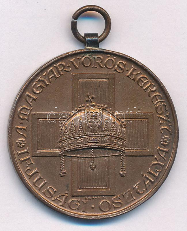 Berán Nándor (1889-1965) 1935. 'Magyar Vöröskereszt Ifjúsági Osztálya' bronz kitüntetés, mellszalag nélkül 'A MAGYAR VÖRÖS KERESZT IFJÚSÁGI OSZTÁLYA / MACTE NOVA VIRTUTE PUER!' (31mm) T:1-,2 patina / Hungary 1935. 'Youth Department
