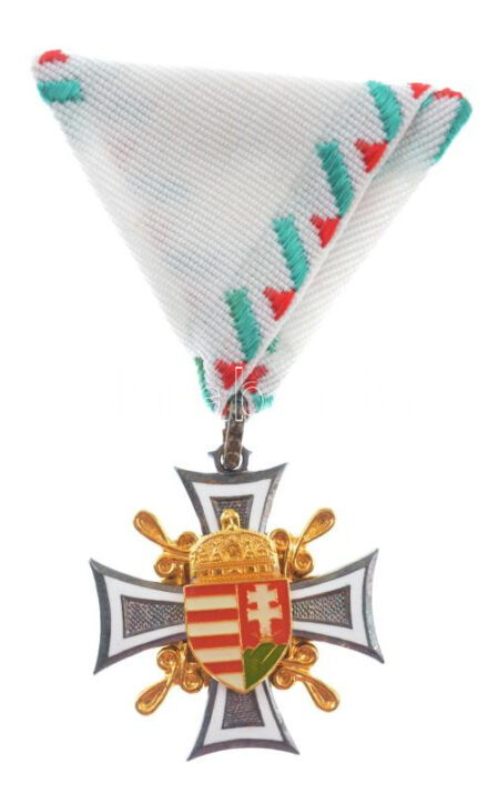 1996. 'A Tiszti Szolgálati Jel III. fokozata' zománcozott, műgyantás, aranyozott és ezüstözött kitüntetés mellszalagon, eredeti tokban T:1 1996. 'Distinction for an Officer in Service, III. Grade' enamelled, synthetic resined , gold and