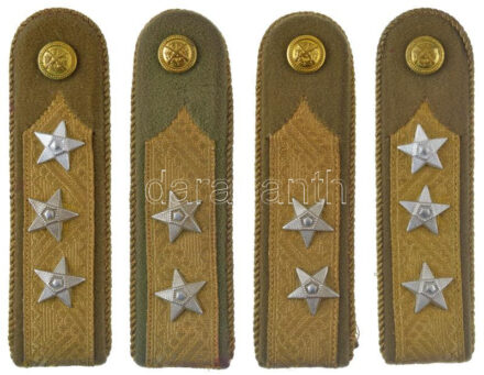 ~1950-1960. 'A Haza Szolgálatáért Érdemérem' arany és ezüst fokozata, aranyozott, ezüstözött, műgyantás és zománcos kitüntetés tokban + ~1980-1990. 2 pár katonai vállap T:1,1-