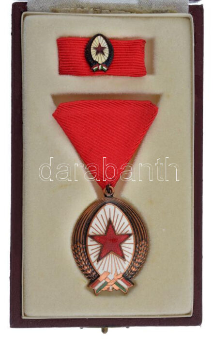 1985. 'Munka Érdemrend' bronz fokozata, zománcozott bronz kitüntetés mellszalagon, miniatűrrel szalagsávon T:1- NMK 601.