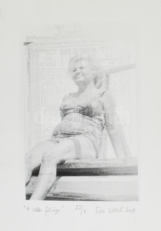 Für Emil (1967-): 'A rabbi felesége', 2011. Szitanyomat, papír, jelzett, számozott (22/5), lapszéli foltokkal. 33×23 cm