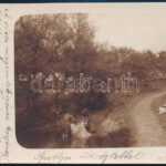 1907 Miskolc, patakban ruhát mosó asszonyok, megírt fotólap, 9×14 cm