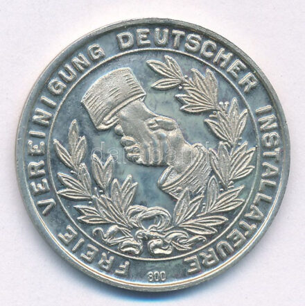 Németország DN 'Kiváló teljesítményért - Német Dolgozók Szövetsége Saarbrücken 1903' kétoldalas Ag emlékérem (10,10g/0,800/30mm) T:1- Németország DN 'For excellent performance - Association of German Workers Saarbrücken 1903'