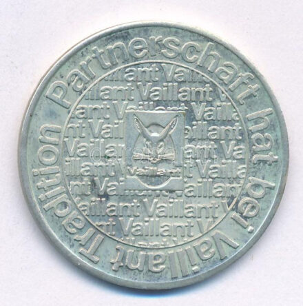 Németország DN 'Vaillant partnerség cca. 1900' kétoldalas Ag emlékérem (10,06g/0,800/30mm) T:1- (PP) Németország DN 'partnership has a long tradition at Vaillant cca. 1900' two-sided Ag commeorative medallion (10,06g/0,800/30mm) C:AU (PP)