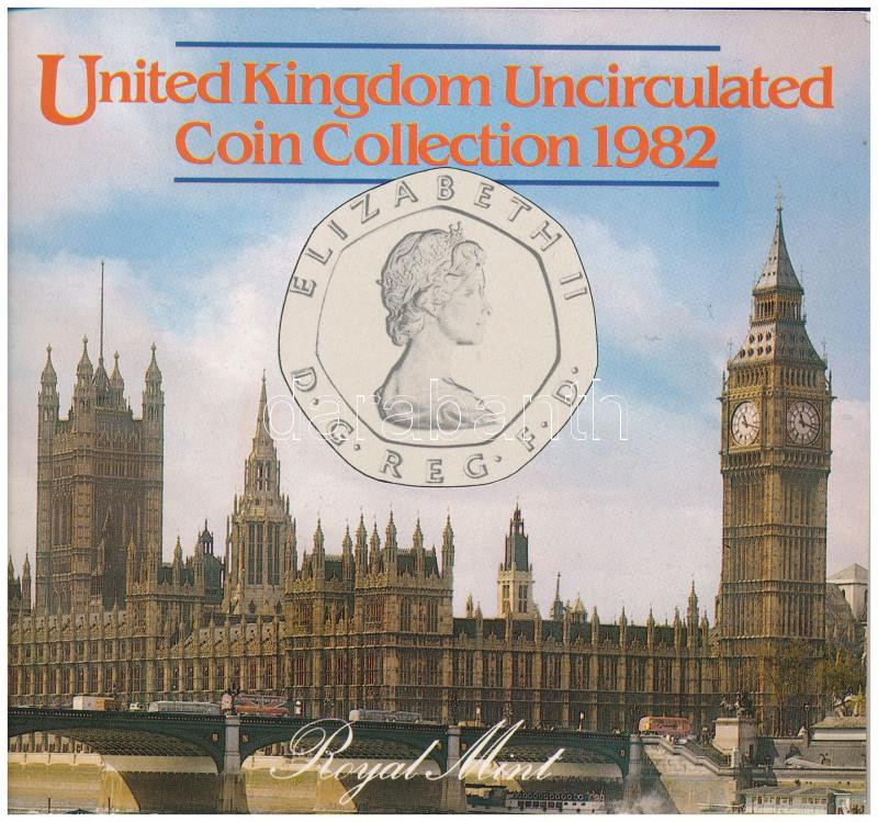 Nagy-Britannia 1982. 1/2p-50p 'II. Erzsébet' forgalmi sor karton dísztokban, a belső tok ragasztása elengedett T:BU United Kingdom 1982. 1/2 Penny - 50 Pence 'Elizabeth II' coin set in cardboard case, the gluing of the case is loosed C:BU