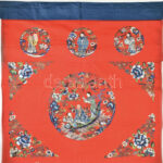 Kínai hímzett selyem falikép, jelzés nélkül, XX. sz. / Chinese embroidered silk picture, 20th century. Unsigned. 95x90 cm
