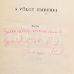 Szentiványi Kálmán: A völgy emberei. DEDIKÁLT! Bp., 1957., Kossuth. Átkötött nyl-kötés, volt könyvtári példány, a címlap utáni lap szakadt.