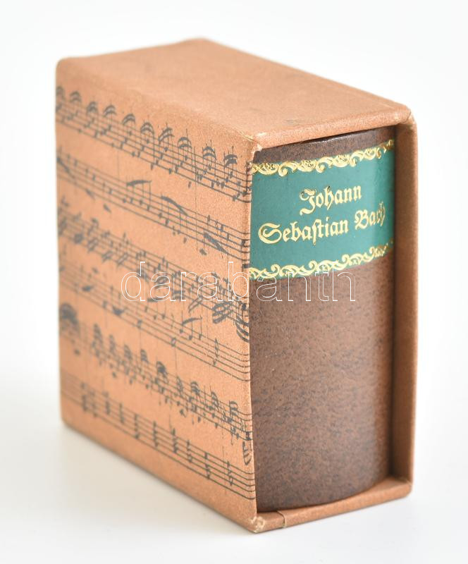 Johann Sebastian Bach: Erbe und Gegenwart. Leipzig, 1975., Offizin Andersen Nexö. Német nyelvű minikönyv. Kiadói aranyozott műbőr-kötés.