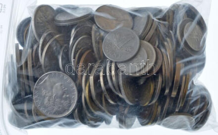 Vegyes, magyar és külföldi érmetétel mintegy ~1,1kg súlyban, több 1950 előtti darabbal T:vegyes Mixed, Hungarian and foreign coin lot (~1,1kg) within coins before 1950 C:mixed