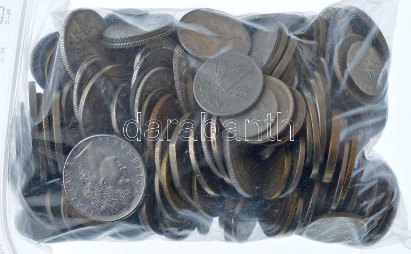 Vegyes, magyar és külföldi érmetétel mintegy ~1,1kg súlyban, több 1950 előtti darabbal T:vegyes Mixed, Hungarian and foreign coin lot (~1,1kg) within coins before 1950 C:mixed