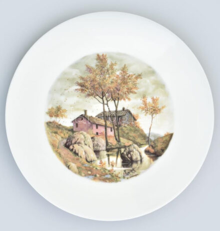 Revol francia porcelán dísztányér, őszi tájkép mintával. Matricás, jelzett, szélén minimális hiba, d: 19,5 cm