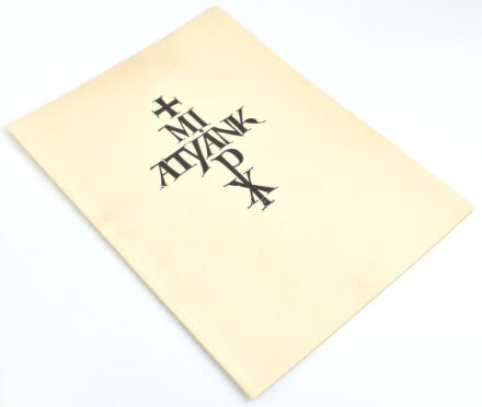 cca 1933 Dallos Hanna (1907-1944): Miatyánk. 10db-os grafikai mappa, eredeti csomagolásban, szép állapotban. fametszet, papír, jelzett a metszeten, 28,5x20,5 cm ,,TI AZÉRT IMÁDKOZZATOK.' Krisztusnak csak körvonala látszik,