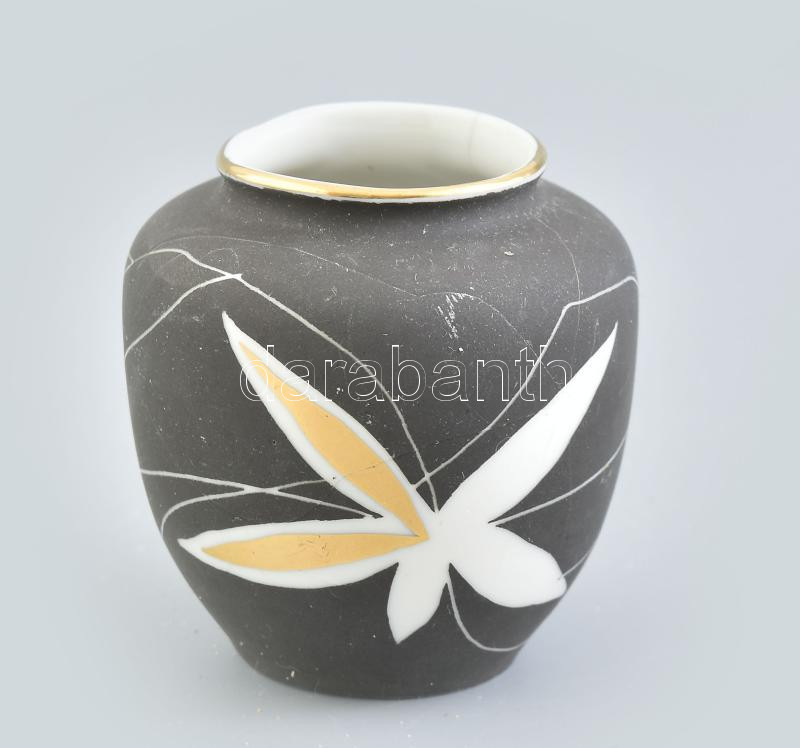 Kolozsvári porcelán gyár vázácska. Matricás, jelzett, apró kopásnyomokkal. m: 7 cm, d: 6,5 cm