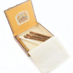 Flor de Tabacos de Partagas Habana fa szivaros doboz, tartalommal, hiányos 20,5x18x4 cm