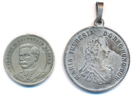 Németország ~1888. 'II. Vilmos, Németország császára / 1888. június 15' kétoldalas koronázási emlékérem + Ausztria DN (1760) Mária Terézia féltallérján alapuló fantáziaveret füllel, függesztőkarikával T:2 fülnyom,