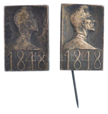 1942. 'Petőfi Sándor 1848' a Magyar Történelmi Emlékbizottság felkérésére Pátzay Pál által tervezett ezüstpatinázott bronz jelvény (18x26mm) (2x) T:2 tű sérült, hiányzik