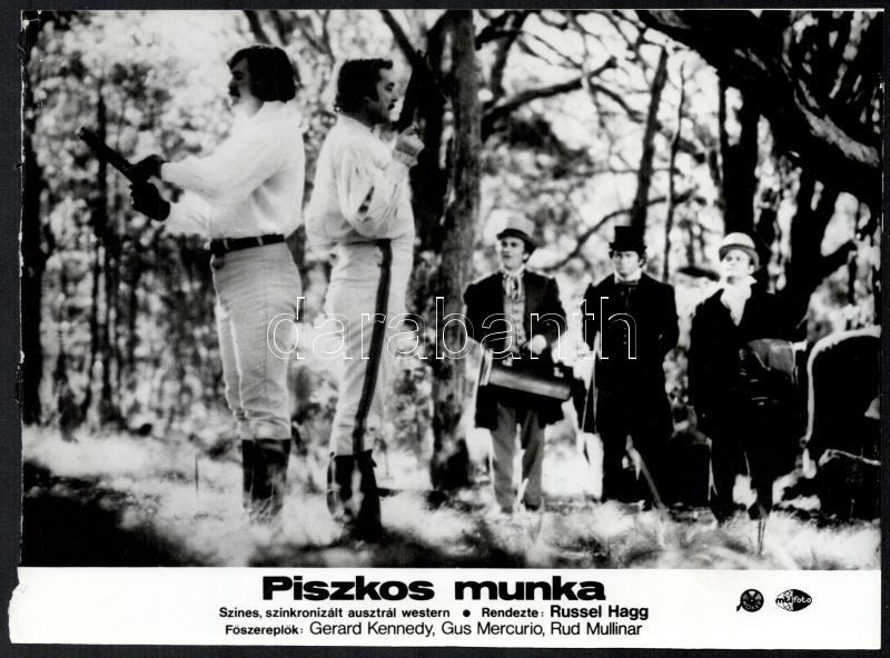 cca 1977 ,,Piszkos munka' című ausztrál westernfilm jelenetei és szereplői, 5 db vintage produkciós filmfotó, ezüst zselatinos fotópapíron, a használatból eredő (esetleges) kisebb hibákkal, 18x24 cm - Image 3